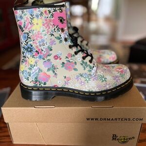 Floral Dr. Martens Air Wair boots NEW WITH BOX SZ 10 women’s